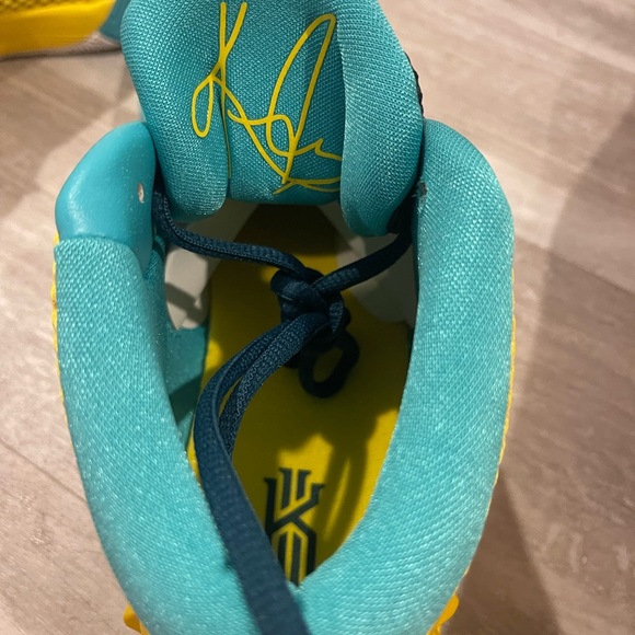 kyrie 1 - Picture 5 of 5